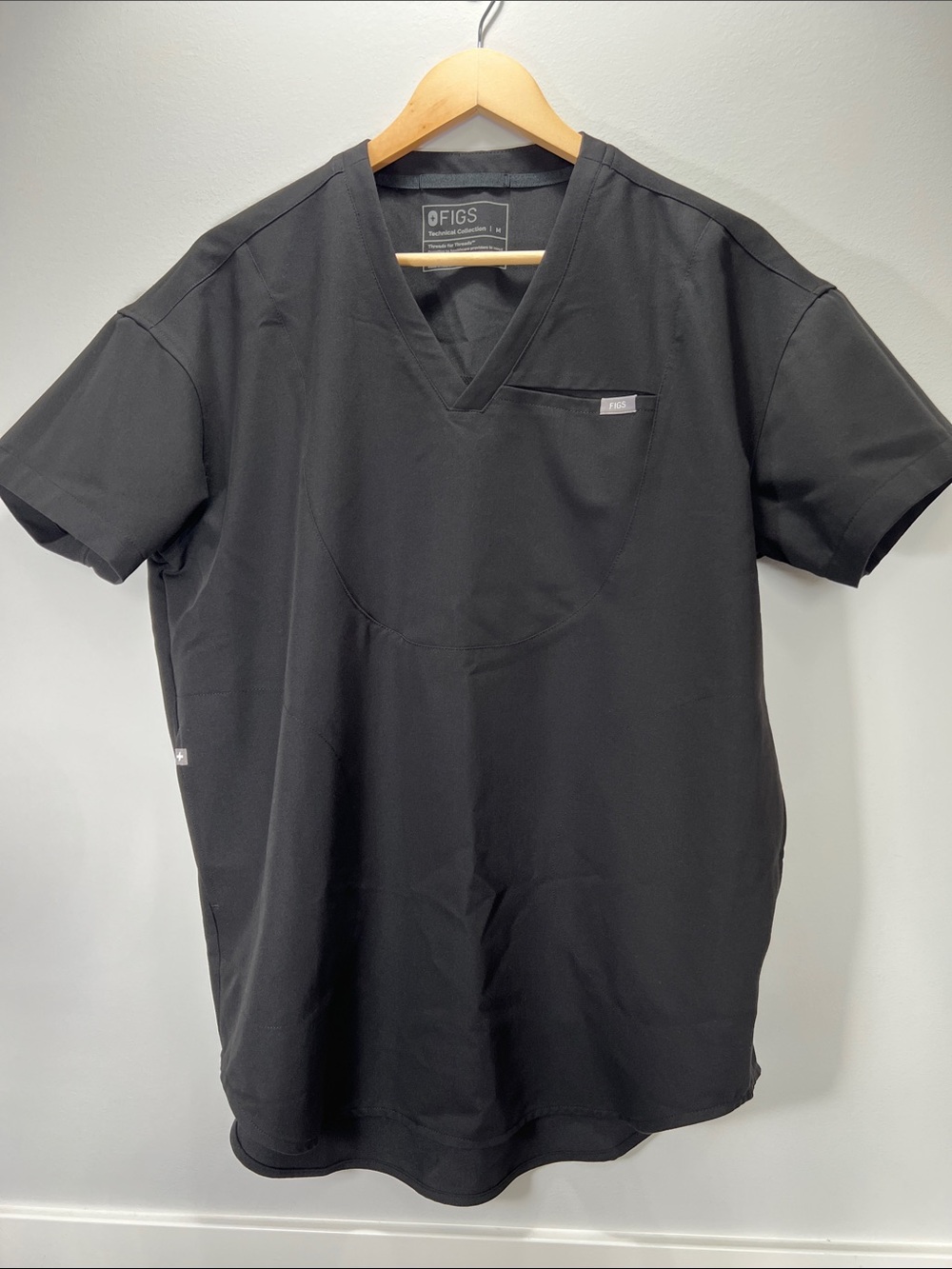 FIGS Black Halle V-Neck Tunic Scrub Top - Medium